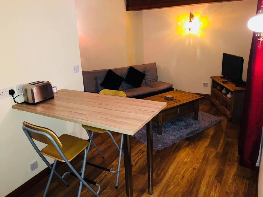 Vibrant Apartment At The Shore In Leith إدنبرة المظهر الخارجي الصورة